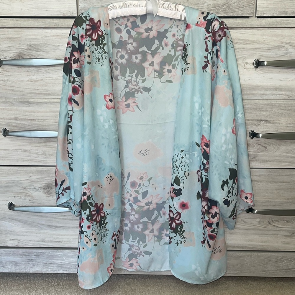 Women’s Loose Half Sleeve Floral Kimono in Mint Green